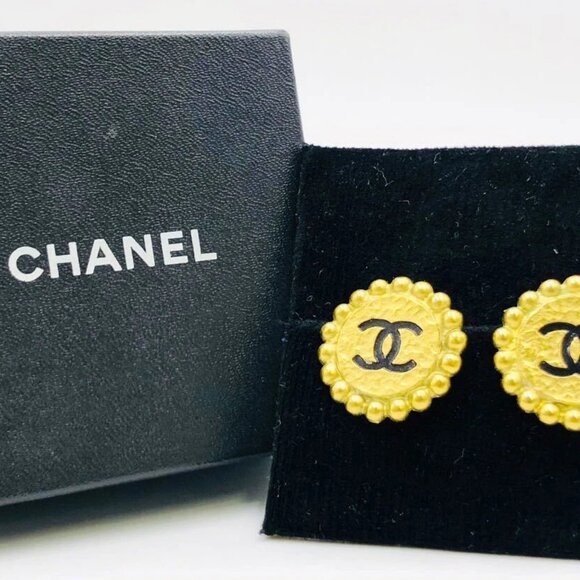 CHANEL CC Logos Round Clip-On Earrings Gold Tone 95P Auth w/Box p1113 - Picture 8 of 8